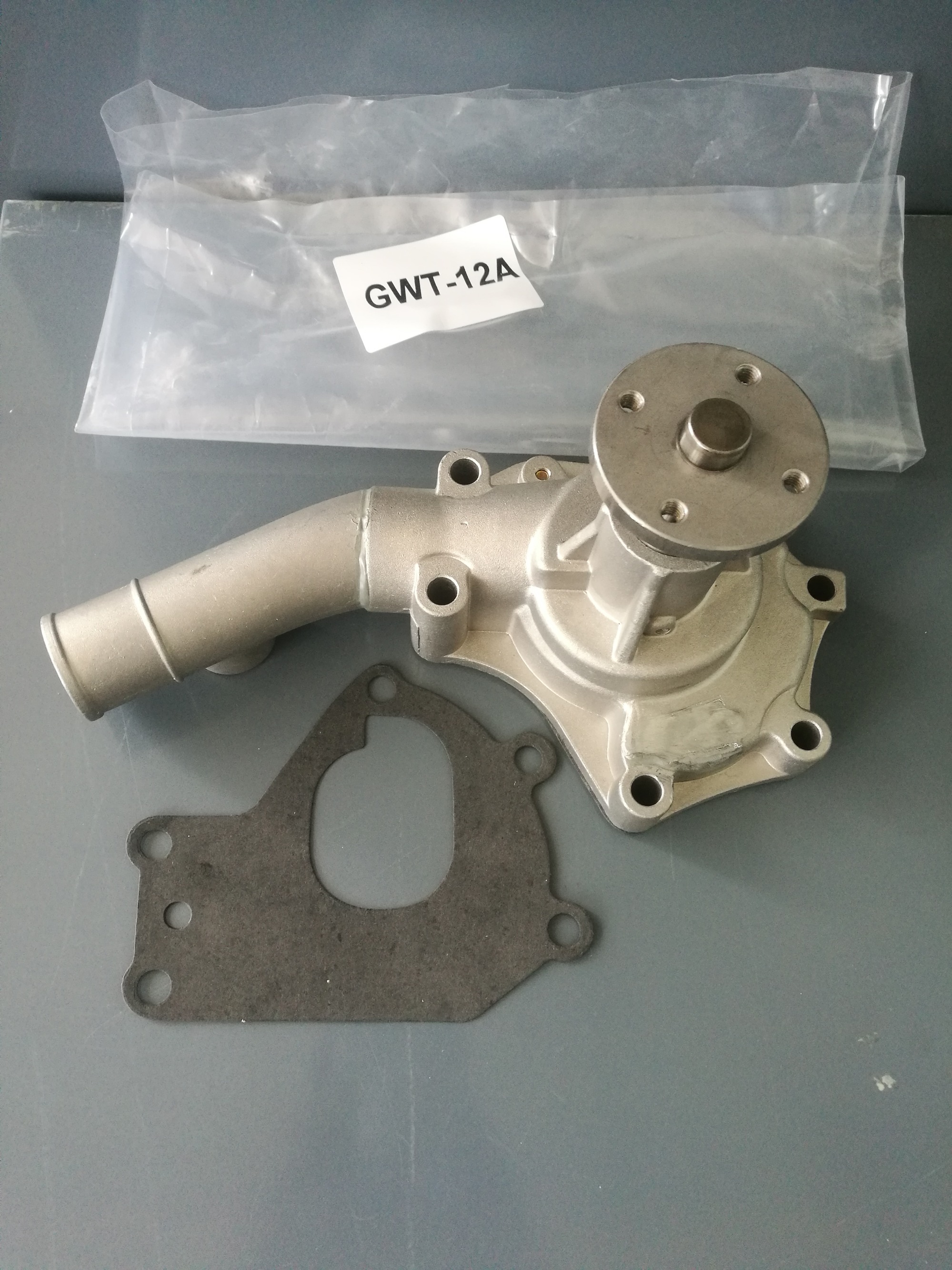 Water Pump GWT12A 1610039116 for TOYOTA 12R HIACE